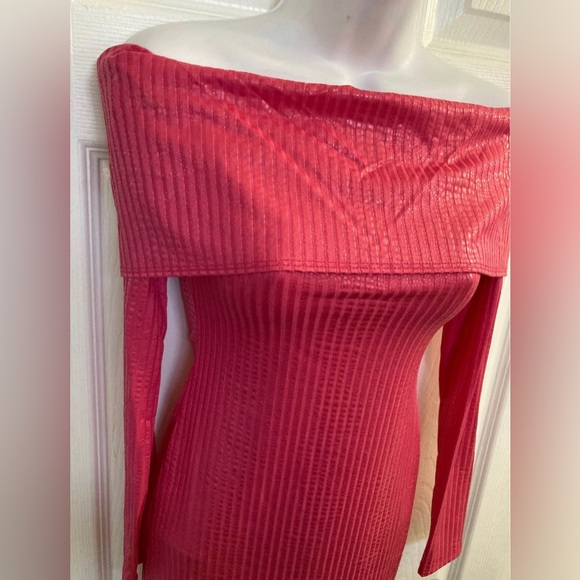 Pink dress off the shoulder size small - Picture 2 of 4